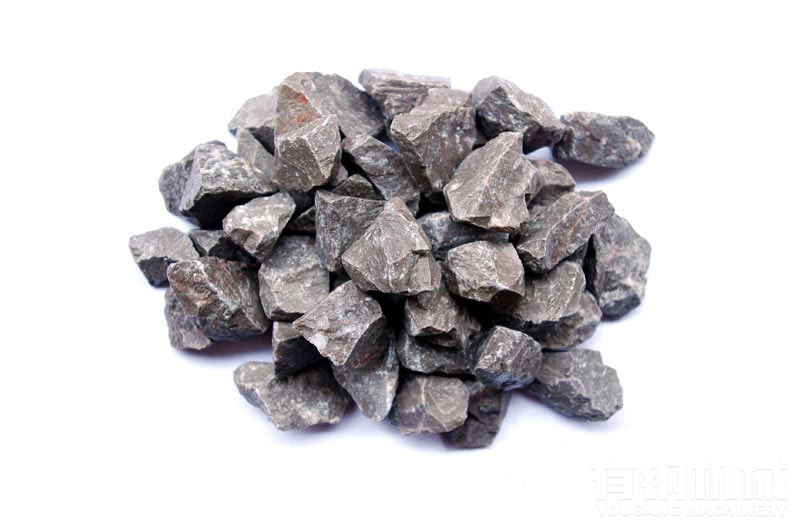 破碎石灰石用什么设备好